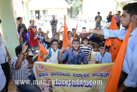 PU students stage protest 5